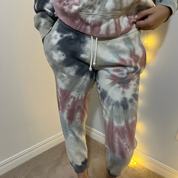Aritzia Sweatpants - Picture 1 of 3